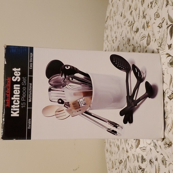 15 Piece Kitchen Utensils In White Ceramic Jar - Picture 1 of 4